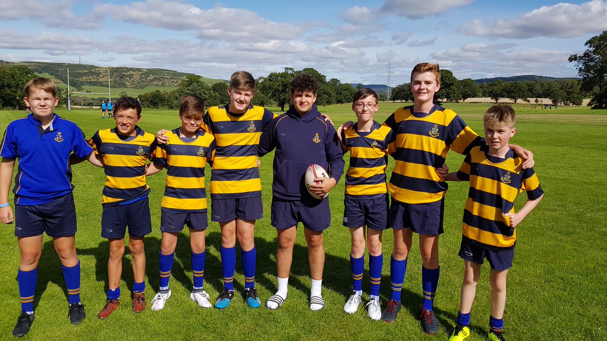 simpson_house's tweet photo. Well played #3rdform A tough shift in the 🏴󠁧󠁢󠁳󠁣󠁴󠁿☀️ #closesttothedininghall https://t.co/0qK8nqGtpk