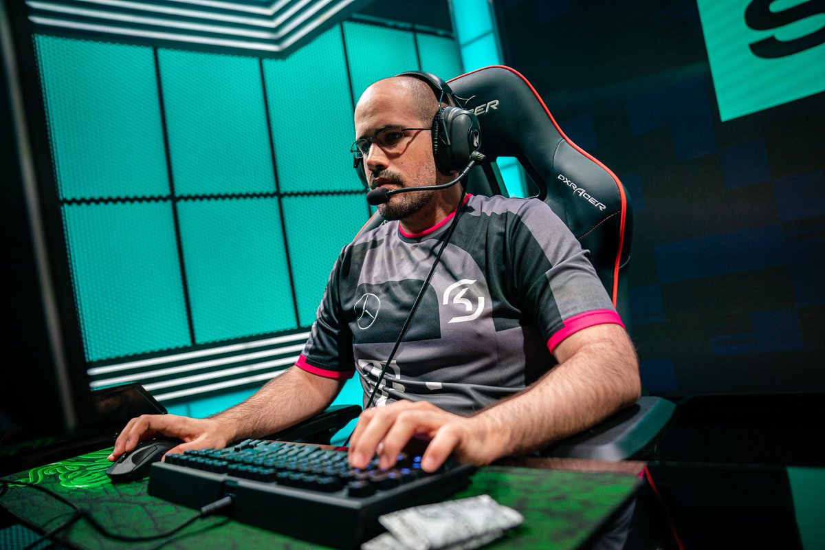 SKGaming's tweet photo. Cheers to today's birthday boy, the big league @ercasacre!
A gentleman never tells his age, but you can continue guessing! π°π
#SKWIN #SKLEC #LEC https://t.co/OvYr8huMEP