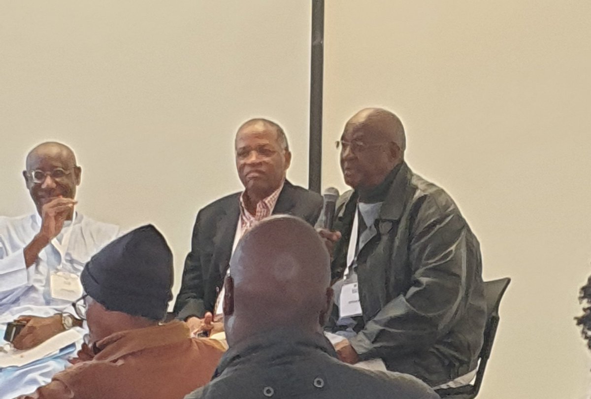 ElinorSisulu's tweet photo. Fascinating conversation about why black consciousness has failed to capture the mind of the population. #sabookfair https://t.co/wv0kBLRZPa