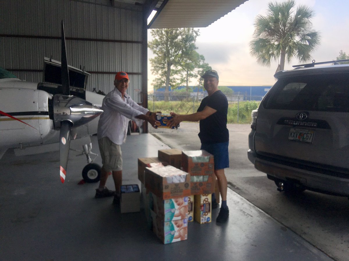 My husband Ed Lippisch is volunteering w/#Operation300 to fly needed relief supplies from the #TreasureCoast to #Bahamas 🇧🇸🇺🇸 Learn/Give here: op300.org/treasure-coast… #BahamasStrong ✨