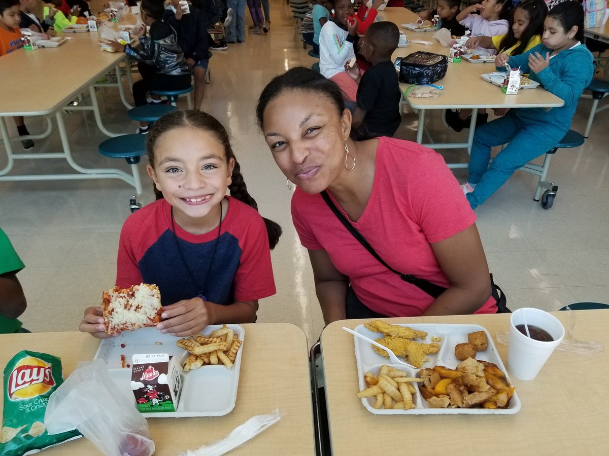 RNHarris2nd's tweet photo. @rn_2nd #SOARingEagle🦅 parents enjoying Grandparents Day on Friday!
#SOARwith2ndGrade🍎 @BrownMshinda @KJonesDPSTOY18 @RNHarris3 @DurhamPublicSch @pmubenga https://t.co/MXKZ443QXC