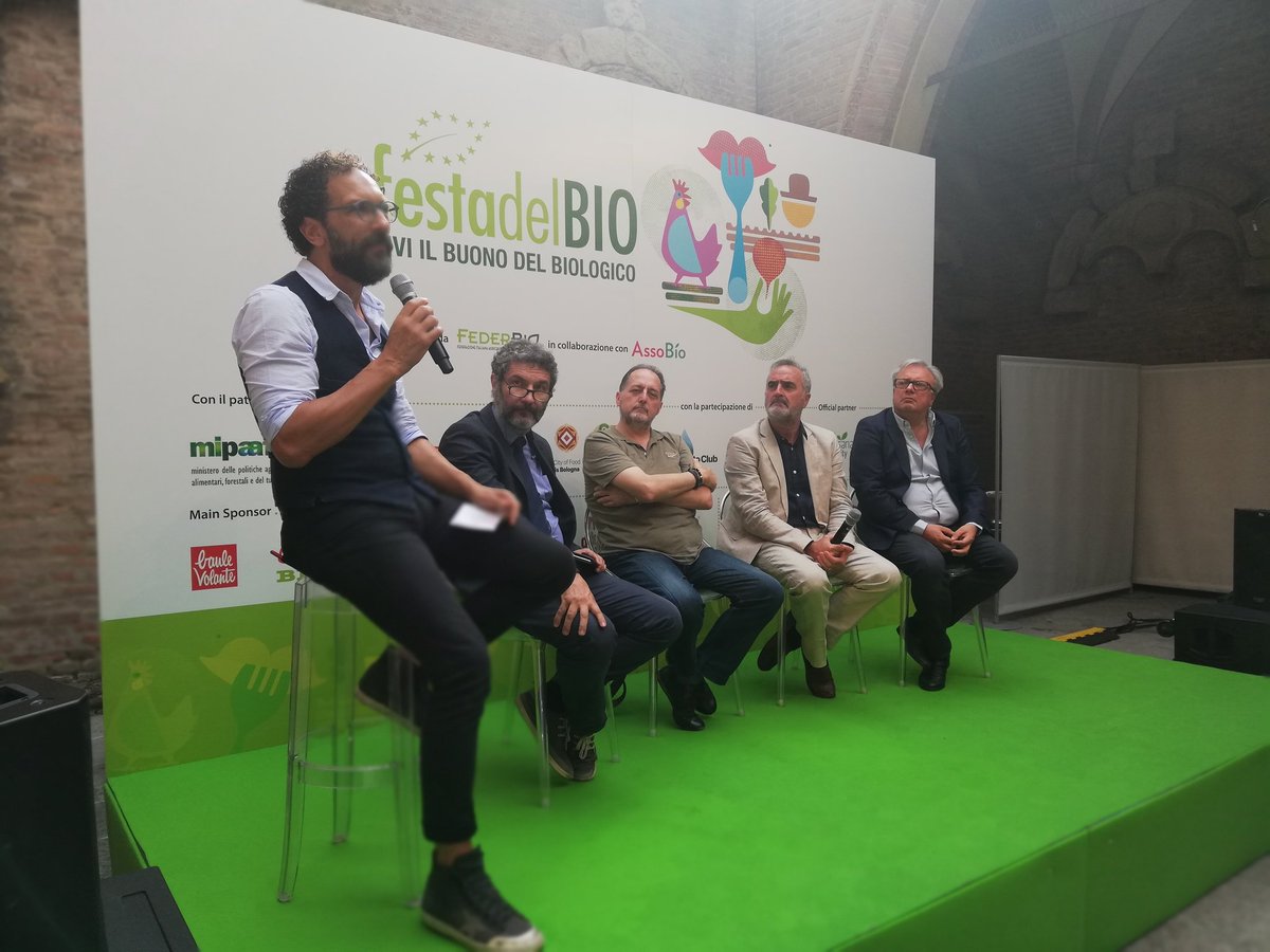 Festa_del_Bio's tweet photo. Secondo la FAO un terzo di tutti i prodotti alimentari a livello mondiale vengono perduti o sprecati. Ne parliamo alla Festa del BIO. Cerchiamo di capire come i vertice questa tendenza. #savetheplanet #noaglisprechi #cibobiologico #festadelbio2019 https://t.co/RLHu7LfxK6