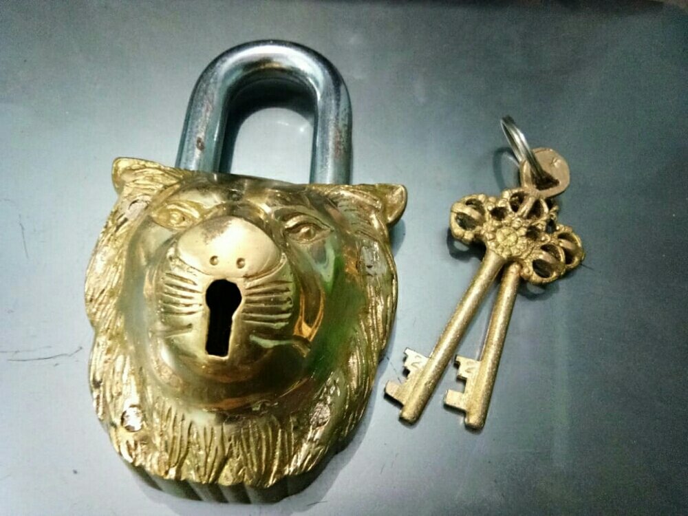 dsdeepak538's tweet photo. Handicraft locks
Handmade brass padlock
#@#$#@#&#€#destructed art. https://t.co/bWIQXLjdKX