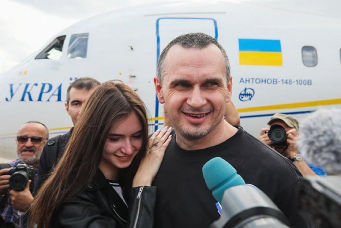 englishpen's tweet image. Hugely relieved to see writer and filmmaker Oleg Sentsov released and reunited with his family after more than five years in detention. #FreeSentsov #OlegSentsov