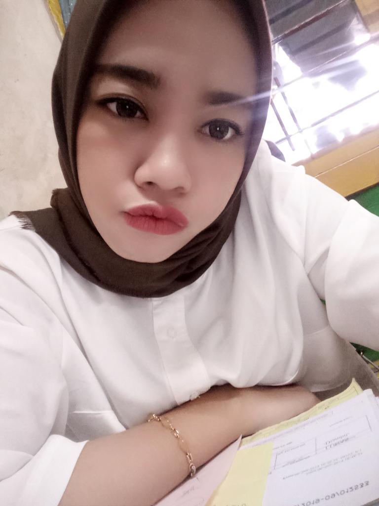 DianaAF16's tweet photo. Apa aku doang yang sampai skrg blm pernah nonton video #vinagarut ? https://t.co/ffrdWZErME