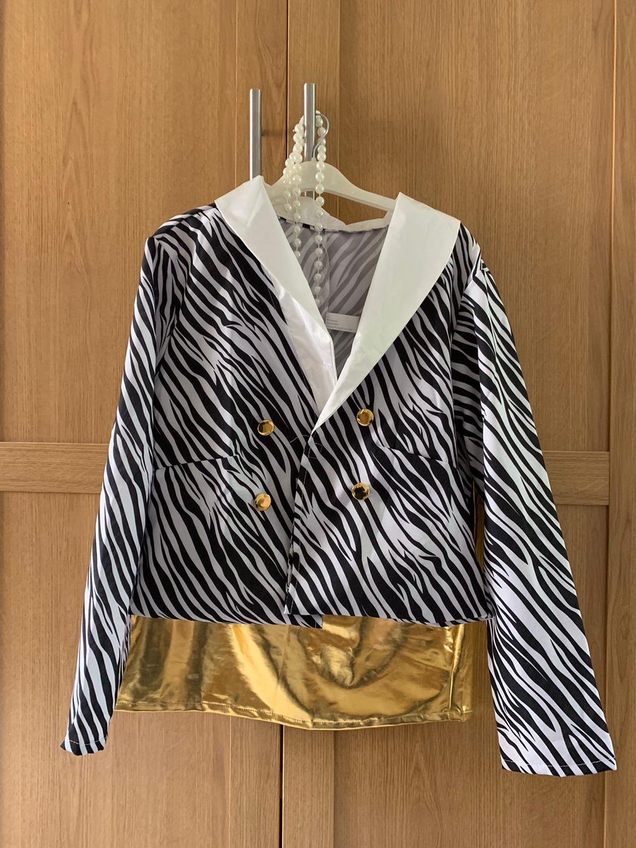 dmrc_benfund's tweet photo. Keep an eye out for this outfit @denbiesvineyard tomorrow. 2 @dmrc_benfund runners are doing the Ab Fab thing for @209_events Bacchus half. Good luck ladies!! https://t.co/2dyXM9X4wx https://t.co/bUhZMxaqji