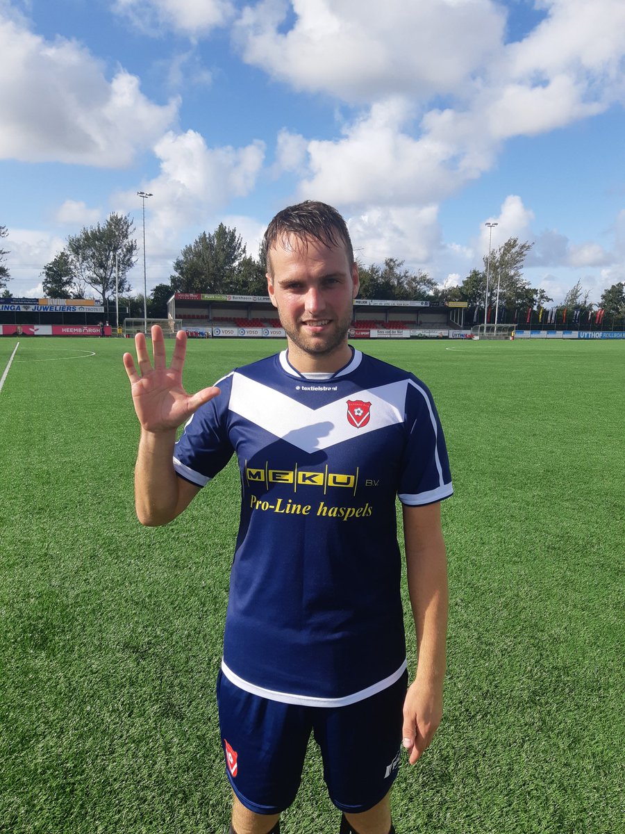 HarkemaseBoys's tweet photo. Zeg @bouius92 hoeveel goals heb je al gemaakt dit seizoen in de competitie? #terhar 😉 https://t.co/qO4Pis7dux