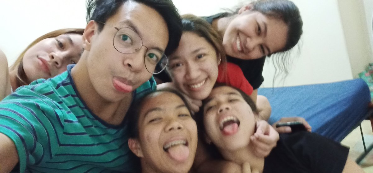 HerFabbyness's tweet photo. These are the only decent photos of us that I was able to take because we were so busy studying hahahahaha!
6/8 I LOVE YOU GUYS ❤✨😘 to 2023 and beyond 💕💕💕 #StudyOut 😂 https://t.co/ugJFDkvr8B