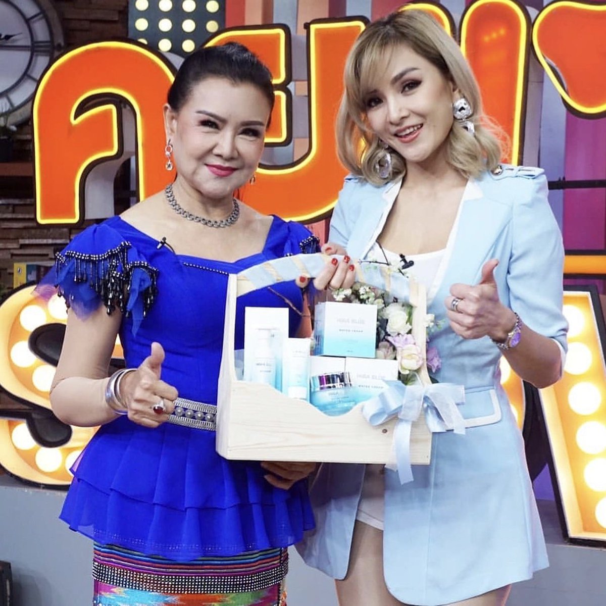 Cheezeshop1's tweet photo. แม่-ลูก​ สวยใสไปด้วยกัน
ผิวชุ่มชื้นยาวนานด้วย Hira Blue
#ครีมดัง​ #ครีมหน้าใส​ #หน้าเด้งเด็ก
#หน้าเด็ก​ #ลดริ้วรอย https://t.co/4AO99Jr2Fr