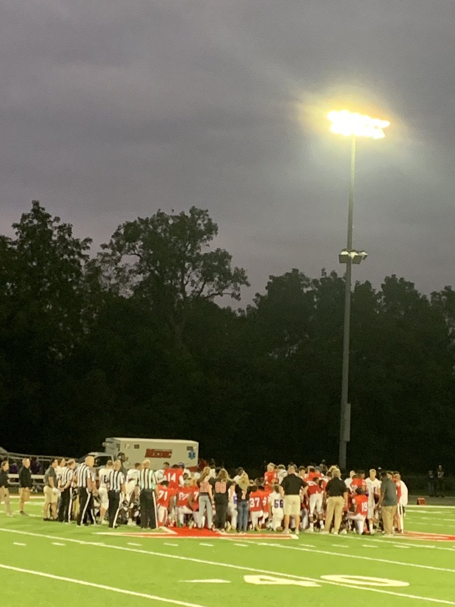 AHSClassof20's tweet photo. ❤️💚This is what good sportsmanship is. When a player from Muncie had to be taken away in an ambulance, senior receiver Malachi Qualls led both teams in prayer. #ForeverProud #ForeverStrong #ForeverIndians #BelieveinACS #GoTribe https://t.co/e9FM1FaVlq