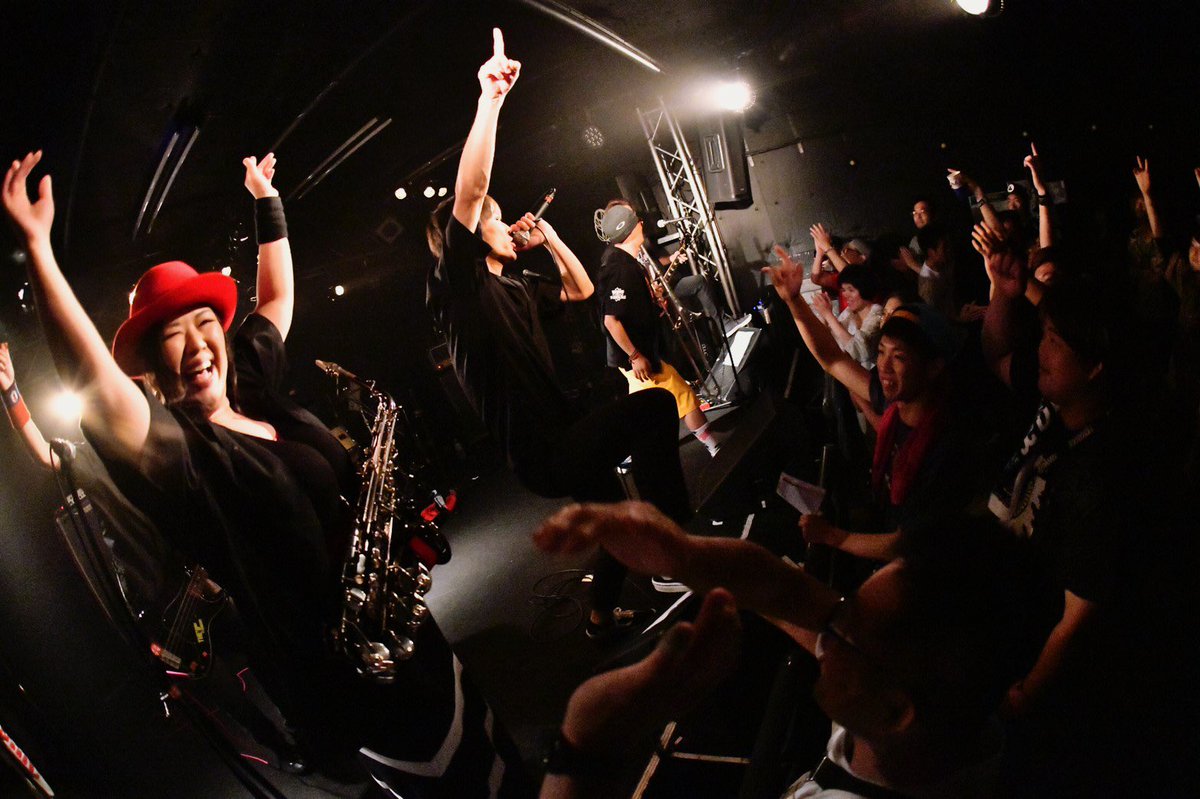 yof_izm's tweet photo. the average レコ発企画
「最初から僕たちはかっこよくなかった」

一緒に楽しんでくれたお客さん、対バンの皆さんありがとうございました！

そしてじあべレコ発おめでとうございます！
じあべの新譜マジでカッコいいのでまだ聴いてない人は是非❗️

ヤバ新さんがカッチョイイ写真を撮ってくれました https://t.co/vNdDY4ftHG