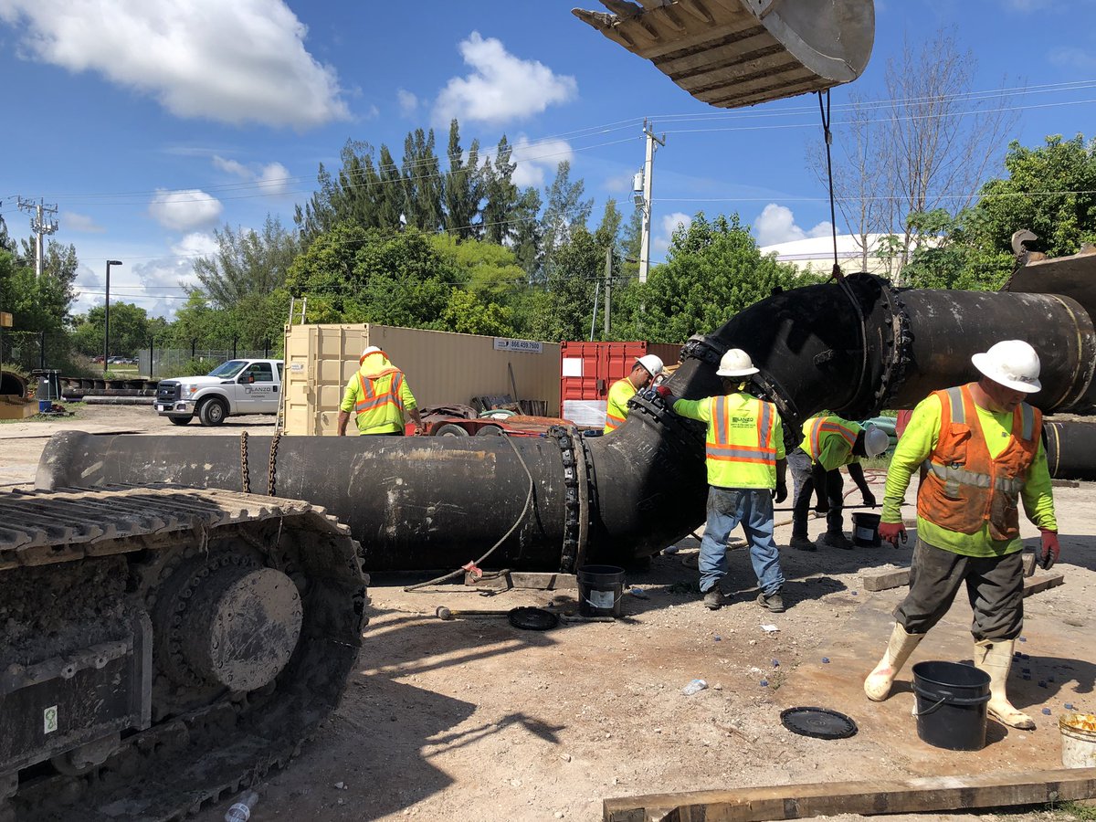 Installation of a 36” #DIP <a href="/cityofsunrise/">City of Sunrise 🌞</a> #HappeningNow #water #reuse #makinginfrastructuregreatagain #LanzoStrong 🚧👷🏼‍♂️💦🚜
