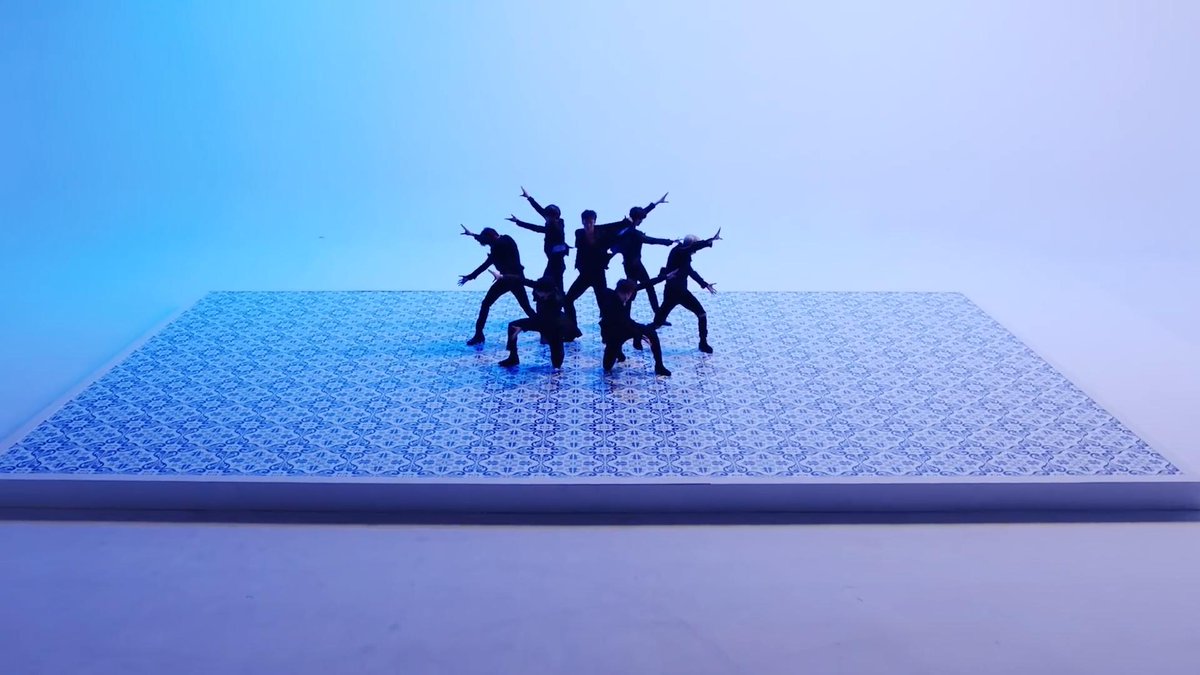 While i'm at it, MV version now ~ Just look how beautiful their silhouettes are 