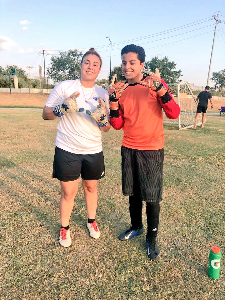 SambaFCSA's tweet photo. Samba FC San Antonio Goalkeeper @SuperRaeann14 (Superman π) dropped by the training session of @SambaFCAcademy B01 team. πβ½ #WeAreSamba #YourClub #Sambitas #MentoringOurYouth #HelpingDreams https://t.co/efTnjFLU7E