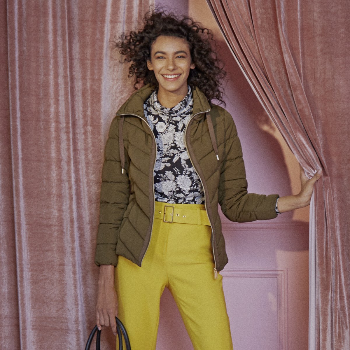 ModaJulio_CO's tweet image. Piezas dinámicas y urbanas con materiales de la más alta calidad para crear un look con mucha actitud.
#MiLookJULIO