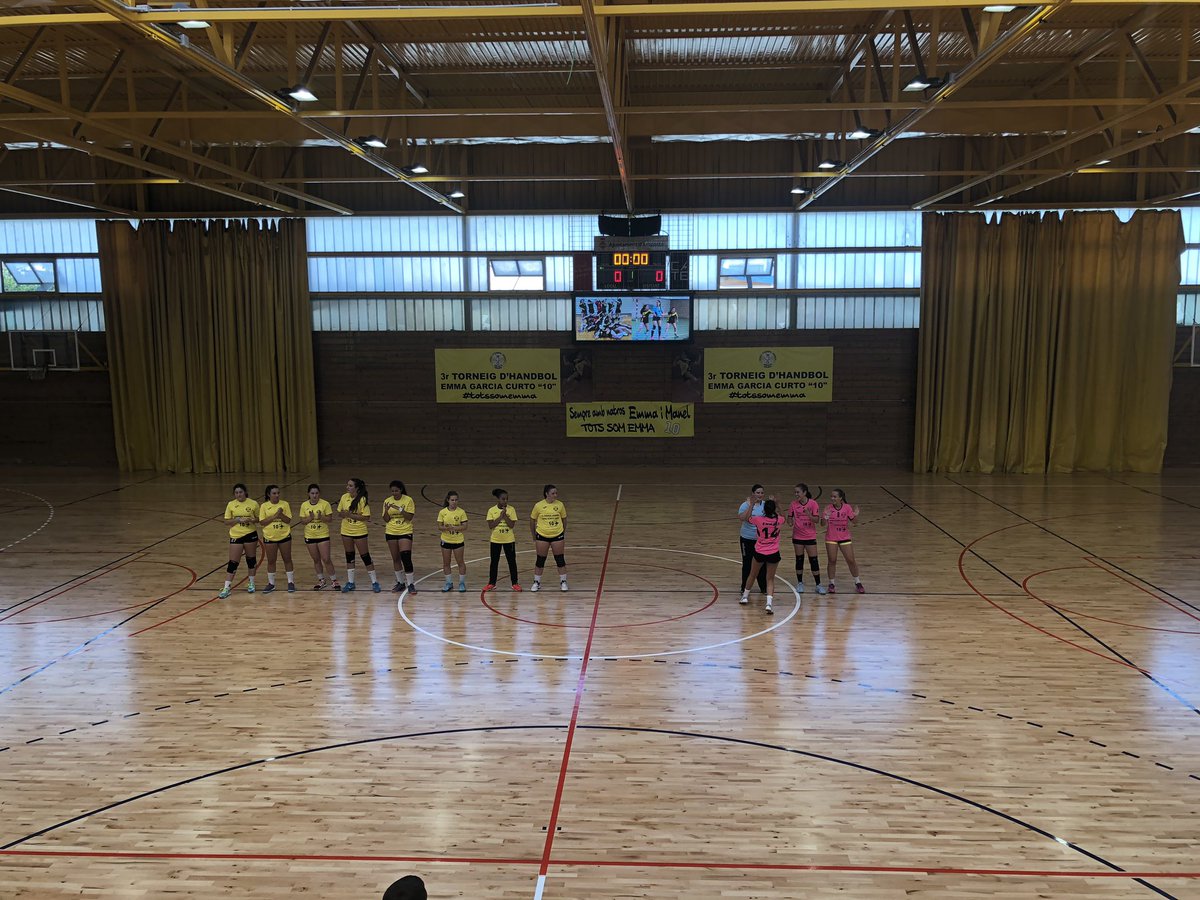ValonmanoConV's tweet photo. #StreamingV 📺 | A punto de comenzar el III Memorial Emma García Curto entre el @HandbolAmposta i el Handbol Onda ❗️
👉: https://t.co/TsgFerSYy6 https://t.co/Fn9xosoKIp
