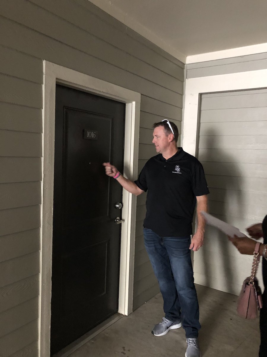 I’m grateful for every educator who knocked on doors this morning to encourage our students to finish up &amp; graduate. I’m proud to be part of our #KleinFamily who looks out for one another! #Promise2Purpose (And special shout-out to the team I served alongside <a href="/KleinOak/">Klein Oak HS</a> 💛 #Oakem)