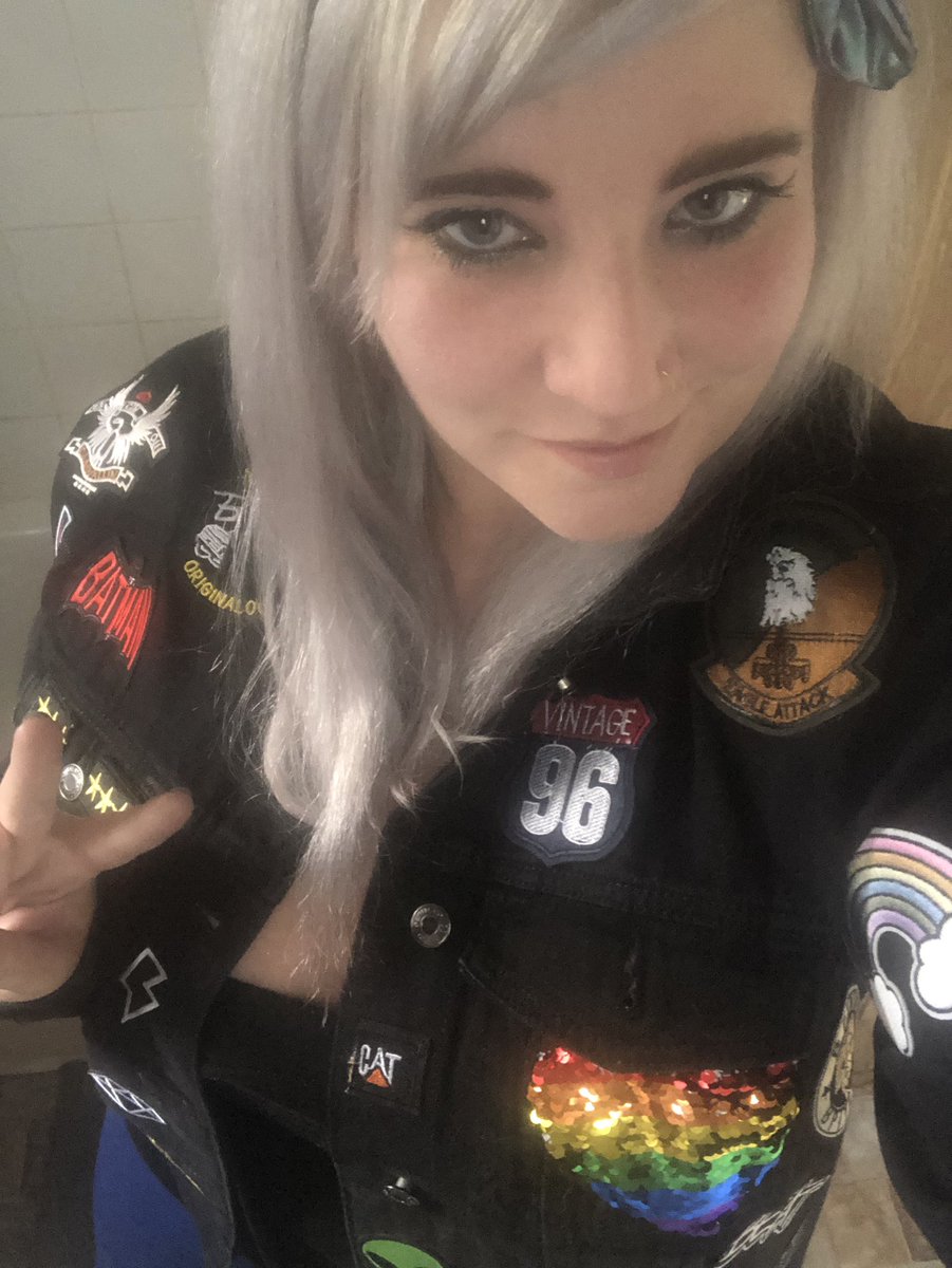 tinkstwitt's tweet photo. Ok so my Favourite ever #TourOutfit has been @mattjwillis and his #supremeJacket man I wanted it and found out how much it was... so I hand made my own it’s 75% complete but excited to share it with everyone! I love it. It’s custom to my taste too!! 😂✌🏻#SheWantsToBeMe 🤦🏼‍♀️😂😂😂 https://t.co/VHnnTLkWFl