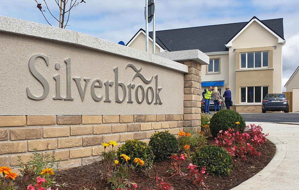 LoughnanHooper's tweet photo. Important to see new quality housing stock coming on stream in Tullamore which is important for attracting high quality industry professionals to the town. #silverbrook @Sherry_Fitz #coddproperty #property #tullamore https://t.co/bfchuycZ7K