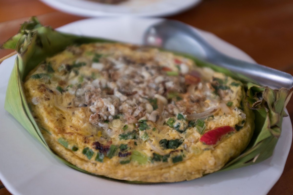 Have you eaten ants?  I finally found this rainy season delicacy in Chiang Mai, an ant egg omelette.  It was very similar in flavor to the escamoles I have enjoyed in Oaxaca. Like many insects, its absolutely delicious once you get past the psychosomatics. #edibleinsects #eatbugs