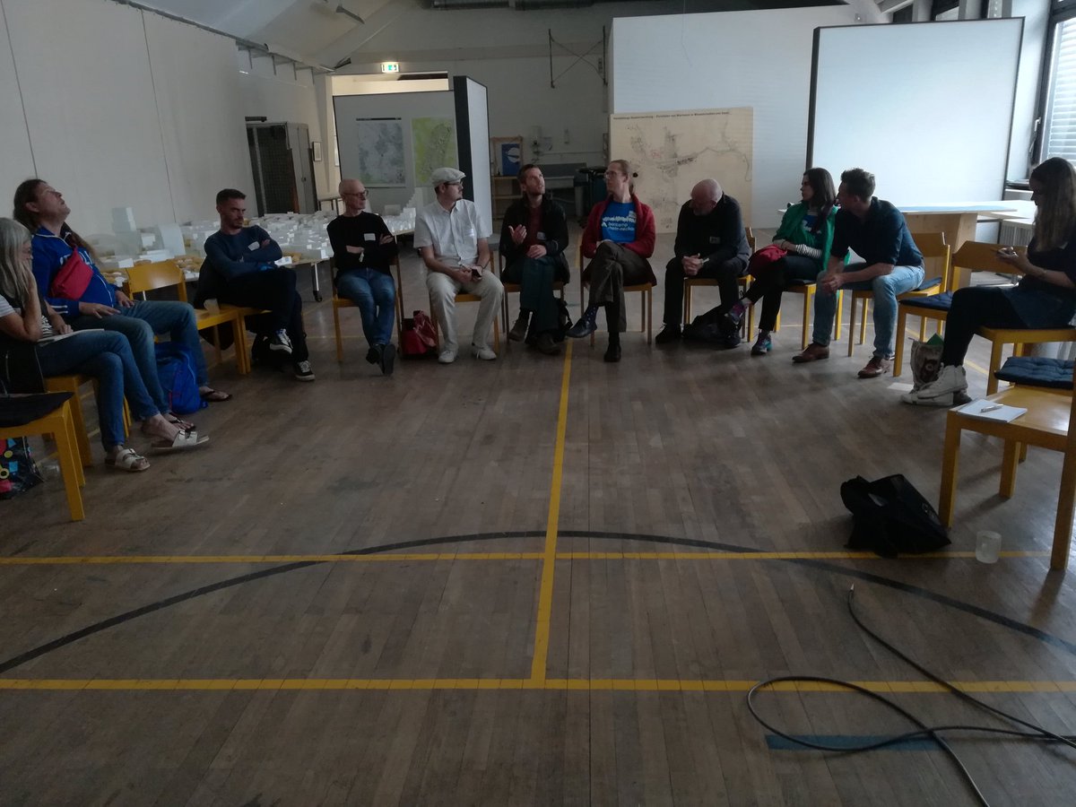 FlorianPurps's tweet photo. Danke an alle die bei der Session mitgemacht haben "Arbeiten in virtuellen Teams" #bcrn19 @barcamprn
Festgehalten:
🔹Was ist Wichtig 
🔹Auflistung einiger Tools
🔹Herausforderung https://t.co/iLDuucvj43