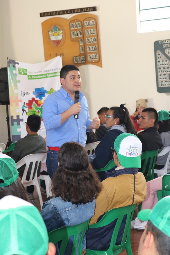 SecGobiernoBoy's tweet photo. #Hoy @SGobiernoBoyaca @CristianRojasz  #Iza en el '3er Encuentro Departamental de Personeros Estudiantiles' organizado por @JuventudBoyaca, llevando el mensaje a estos jóvenes de perseguir y luchar por sus sueños y a sentirse orgullosos de haber nacido en esta tierra. https://t.co/9oZfGppfQ5