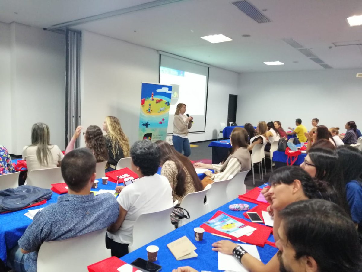 Primera conferencia del día "Gamificación" a cargo de nuestra invitada Norma Constanza Triana Profesional en estudios literarios, lingüista y magíster. Actualmente se desempeña como jefe de área de lengua castellana y editora de SM Educación  #ciudadanoLORAN #LaEducaciónNosMueve