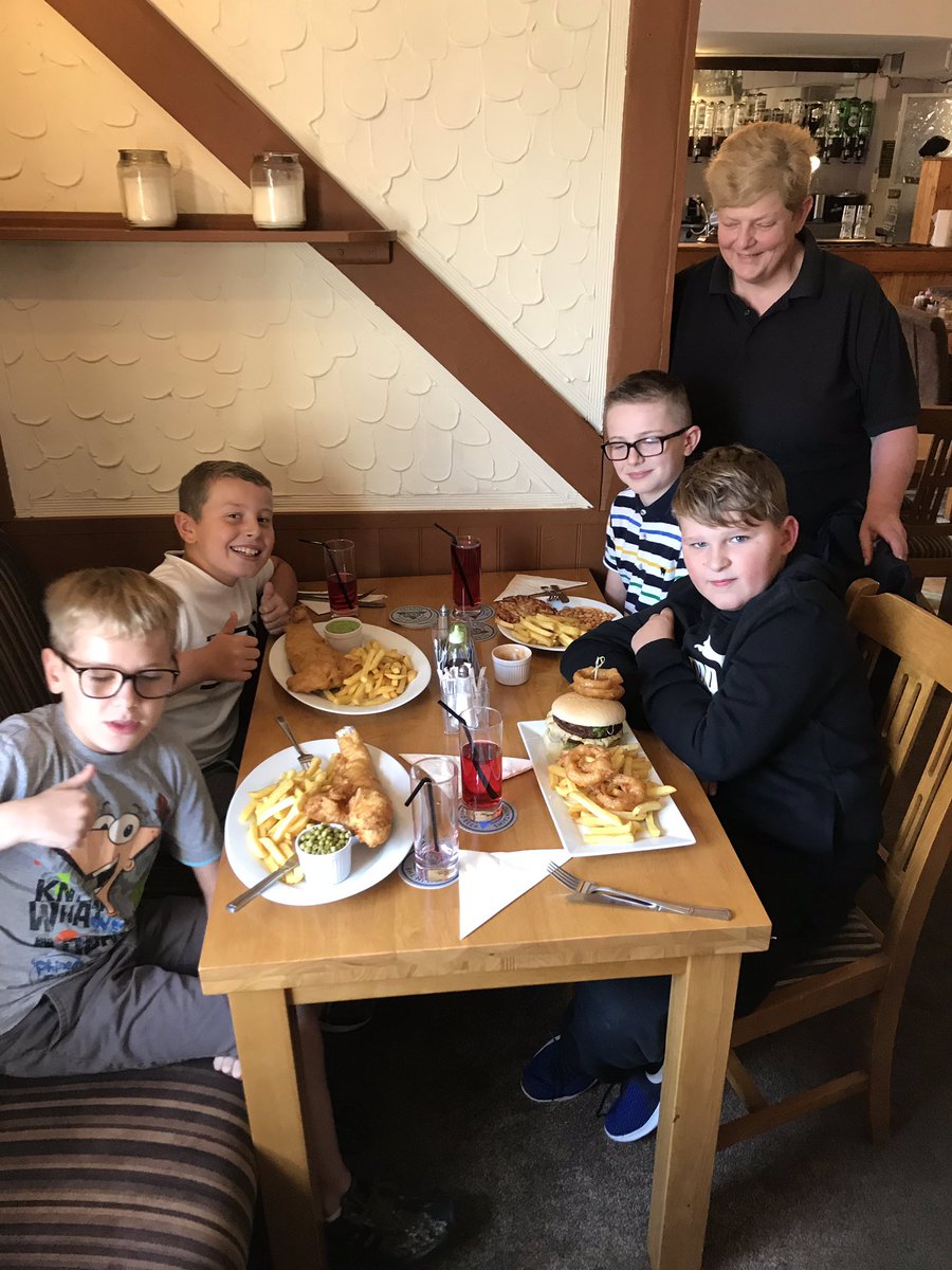 Richard06883664's tweet photo. Trash Talkers having a tea time treat courtesy of The Watts Arms for all their hard work accomplished with their Lifestyle Project- thank you Kris / Nikki Dunn &amp; Ricky Dunn 👍 @HP_LifestyleYET @thedeephull @ArcoSafety @Humberbeat_ERYN @OttyPlayField @Humberbeat @YWT_North https://t.co/4s0vcsC6VR