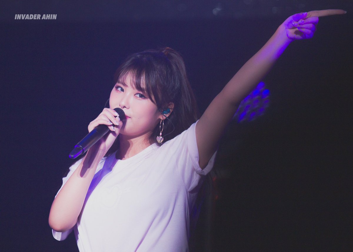 ah_invader's tweet photo. 190906 2019 Fan Event Chiri Chiri HQ

#모모랜드 #아인 #MOMOLAND #AHIN #モモランド #アイン

넘버 원이다😭 https://t.co/p2DjvpXY6R