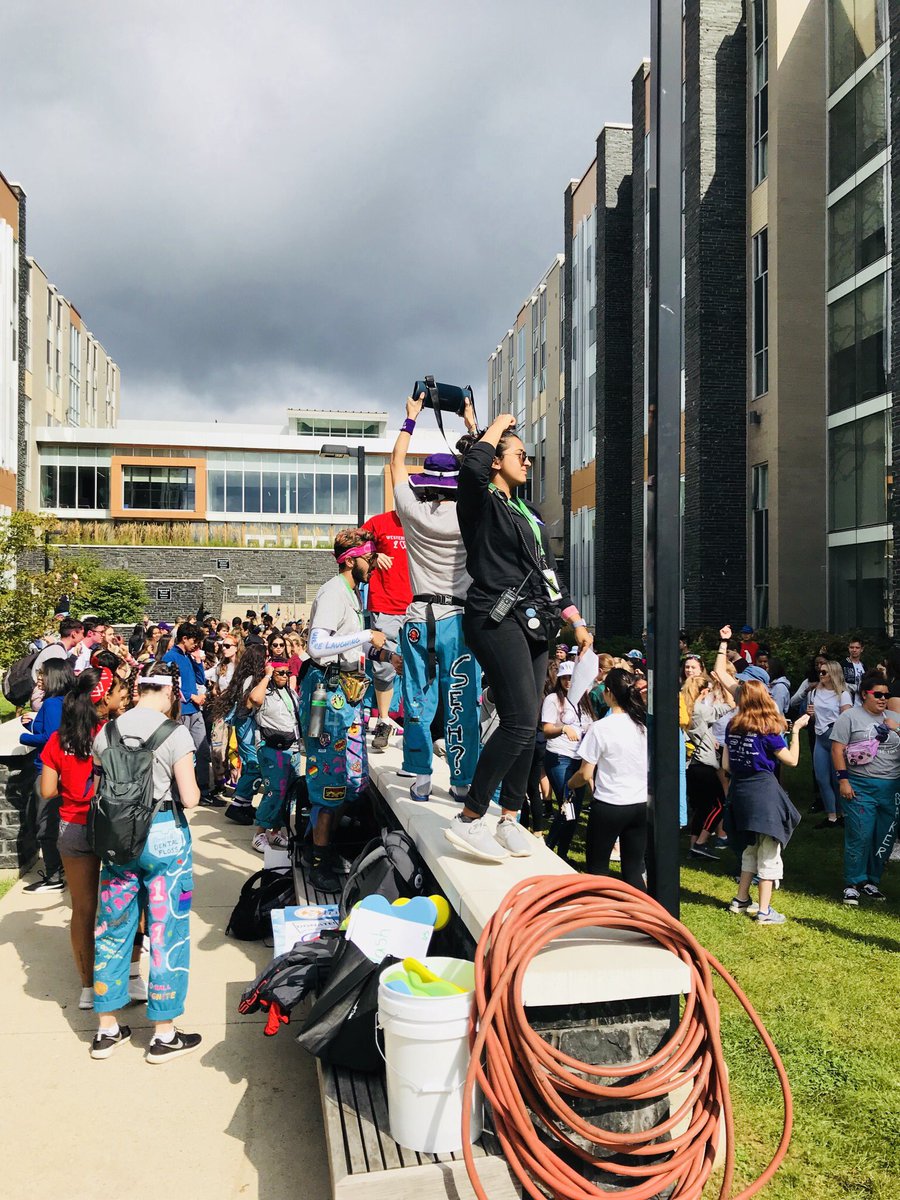 HeatherWakely's tweet photo. Letโs do this!! #OServes 2019 @WesternU is underway! Students at Ontario Hall are ready to spend the afternoon working alongside our incredible community partners #OWeek #ldnont https://t.co/xpgdrNexp6