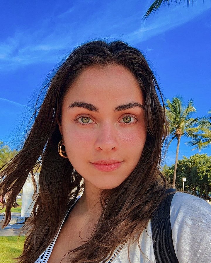 badpostclaudia's tweet photo. natural beauty 💙 @claudia3martin https://t.co/dgwN0qYVpc