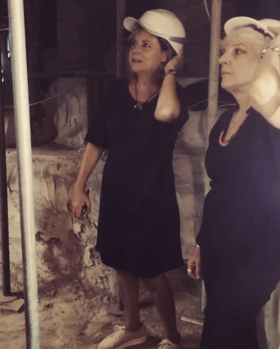 Sotto il Lapis Niger nel cuore del Foro Romano, sotto la pietra nera. Qui, secondo la leggenda, fu ucciso Romolo.

Con Patrizia Fortini nel @parcocolosseo. #museitaliani