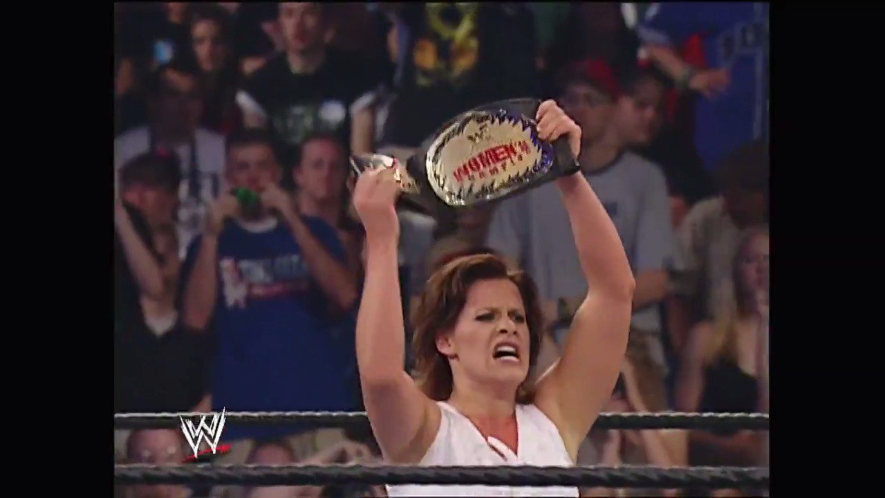  Happy Birthday to former MOLLY HOLLY! 