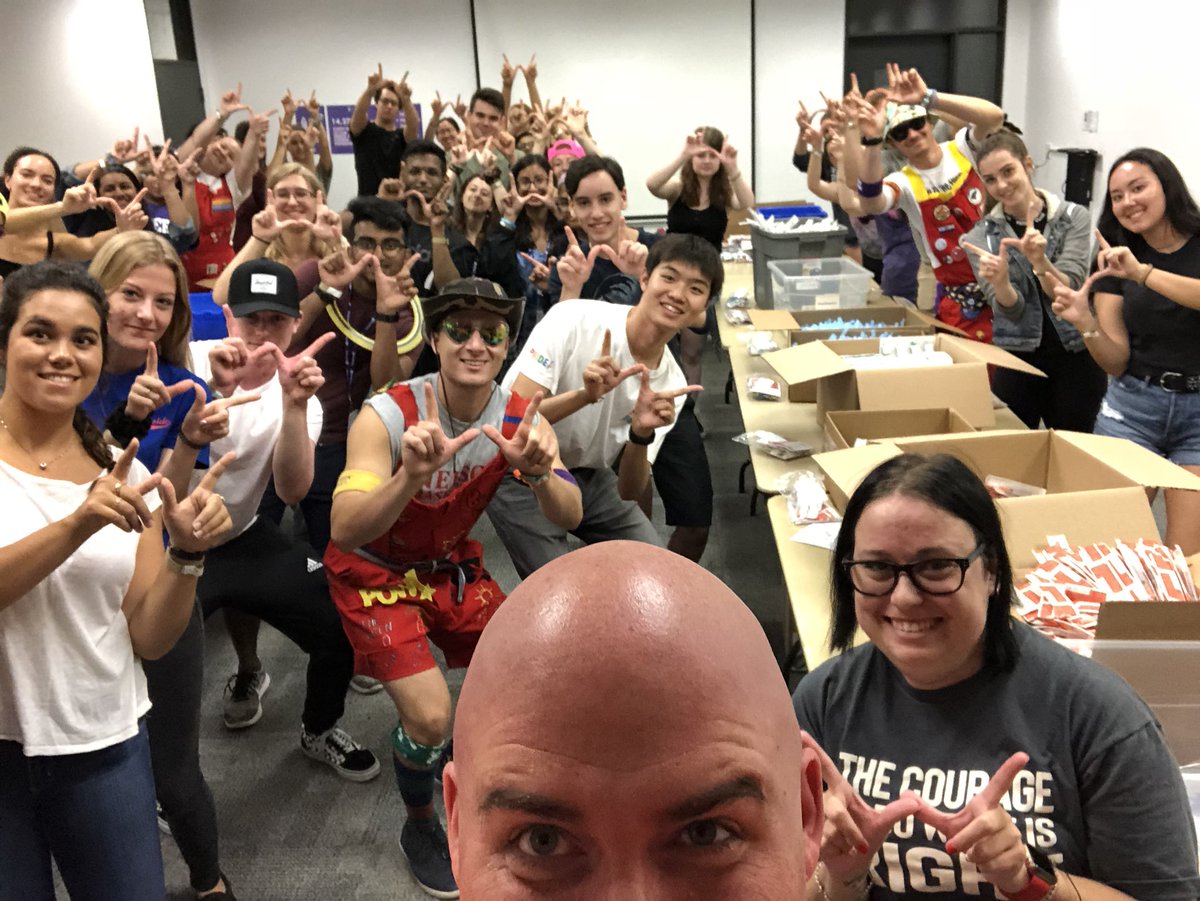 kernaghant's tweet photo. Great to see so many students helping @hivaidsconnect today for @WesternUSC #OServes! #LdnOnt #volunteer https://t.co/VvBbppk2RM