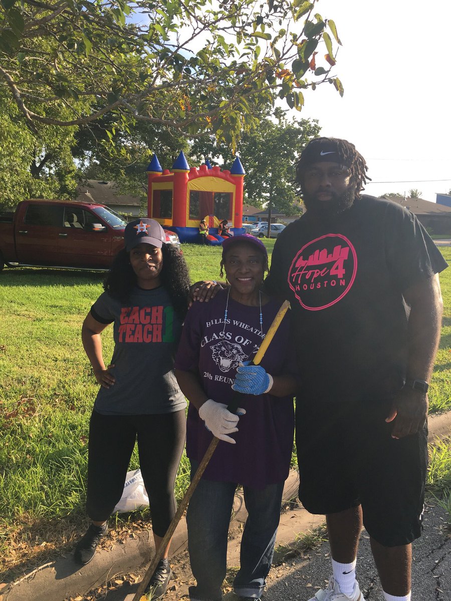 MsOnFire2Nspir3's tweet photo. Our Afrikan Family monthly Adopt-A-Block was a grand success! Thank you goes out to all the volunteers, sponsors and resident of Fifth Ward! #OurAfrikanFamily @Hope4Houston @CityOfHouston #SafeZone #OnlyTheBeginning #CodingWithATwist @350Houston #TagYourselfPlease #KoolKidBounce https://t.co/9uwgypSxsU