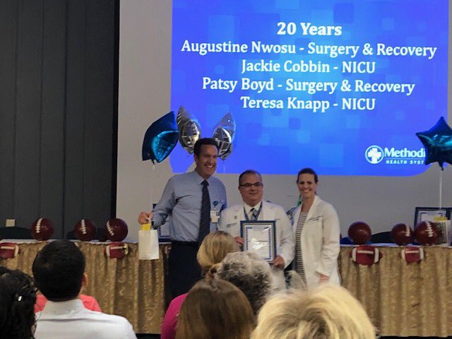 I was walking down the oncology floor and I saved a confused patient from falling,I started dancing Salsa with her and she followed by steps back to her bed. Next thing I know,I am getting a ‘Great award’ by nursing,coworkers and Hospital President. Team work😂👍