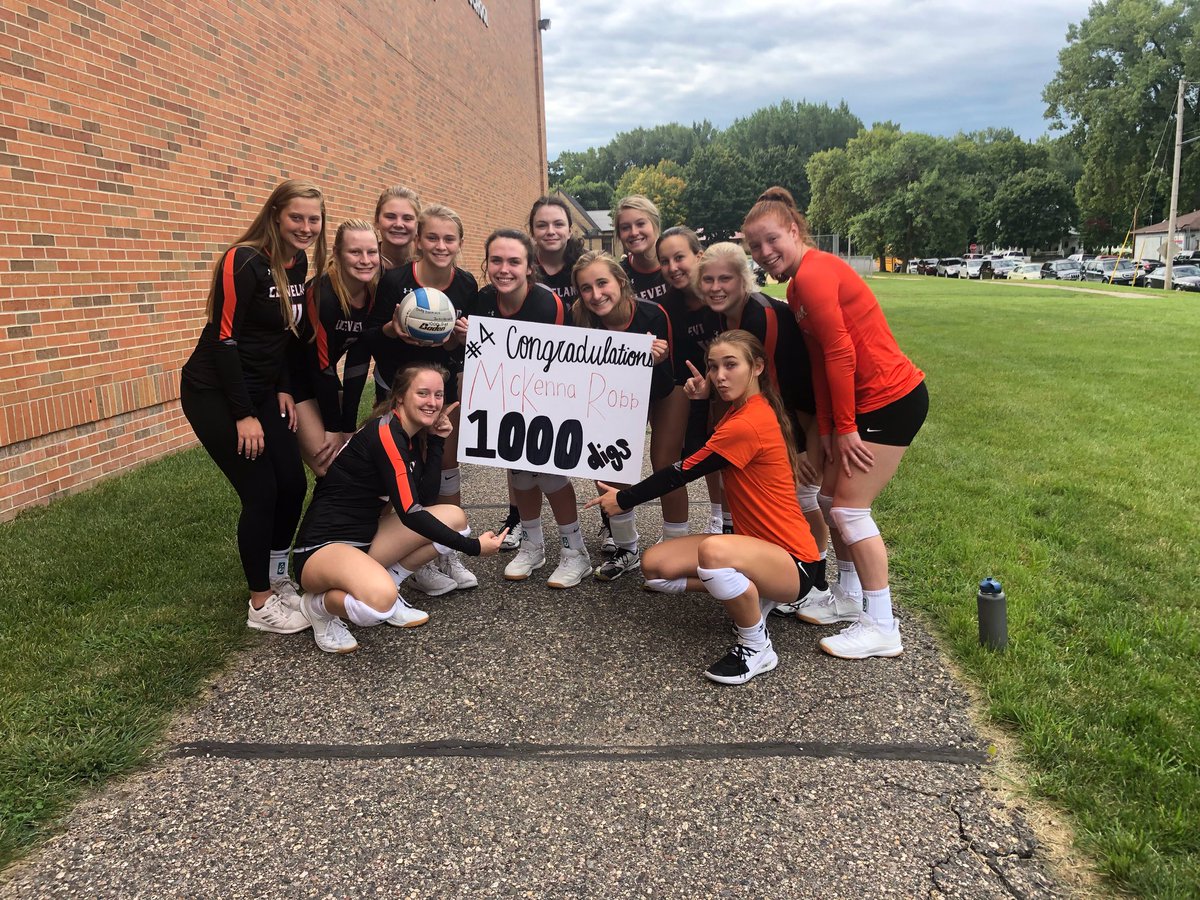 chsclippervb's tweet photo. Congratulations to McKenna Robb on her 1000th dig! https://t.co/5aq6V74MXf