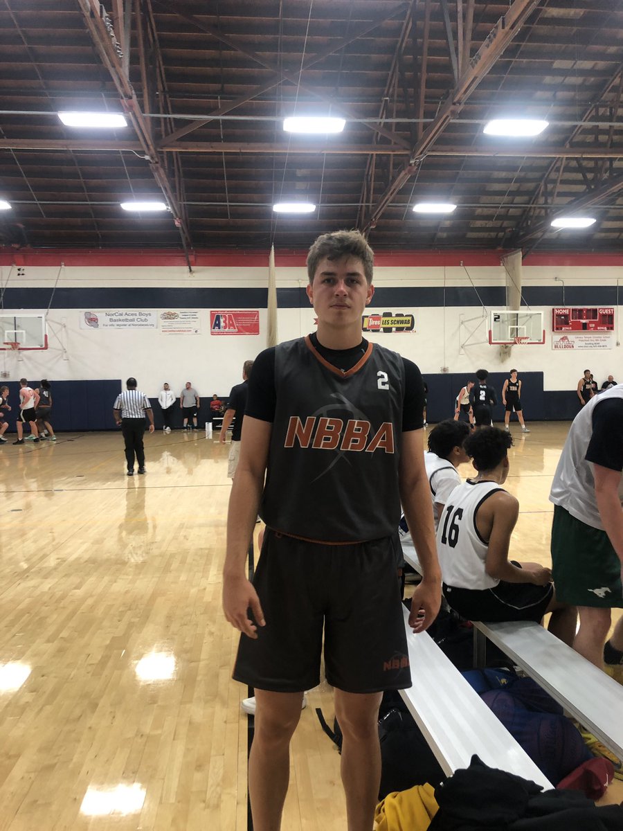 Pdouble_33's tweet image. 2020 6’6 Donat Rexhepi (Selsian) asserting his game early and often v Team Arsenal! Solid post work, good passer &amp;amp; effective off the wing! @gerryfreitas Bay Area Competition