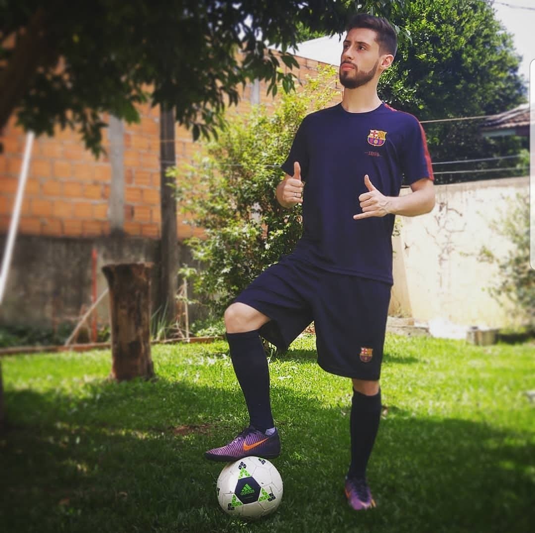 Hallsdecoca's tweet photo. "Indo pro jogo" "Voltando do jogo" https://t.co/FvvcZj7hRO