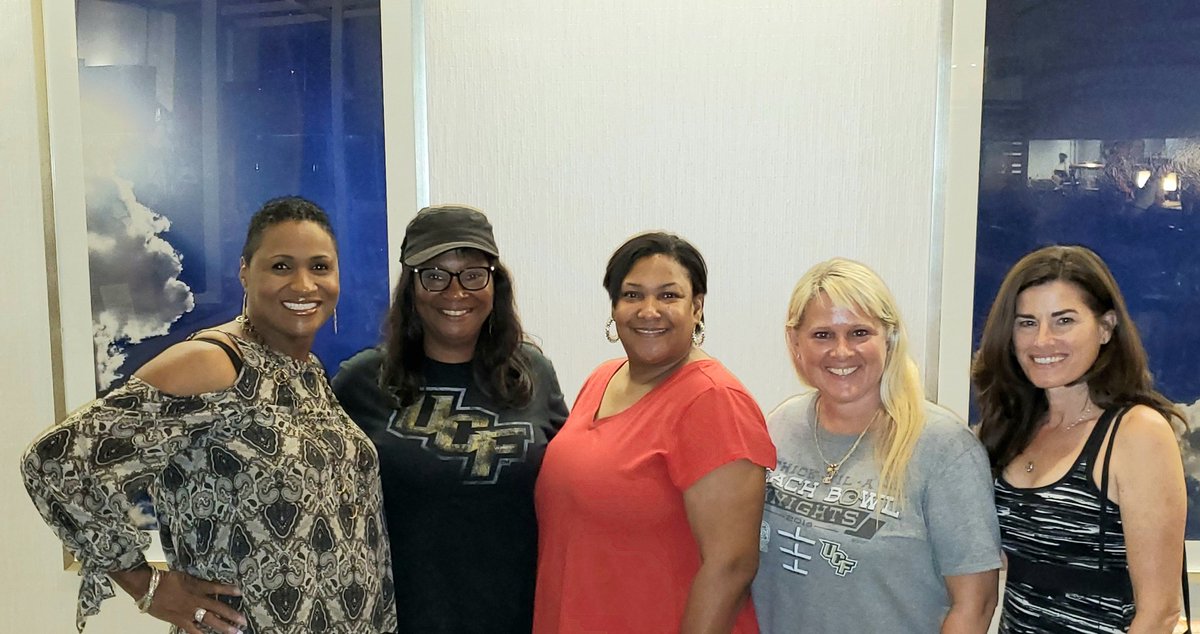 harrietroberson's tweet photo. Great seeing the UCF Moms and Dads at the boys hotel last night. Go Knights @UCF_Football #ChargeOn #UCFMOMSQUAD #89MOM https://t.co/8BeKrq49qE