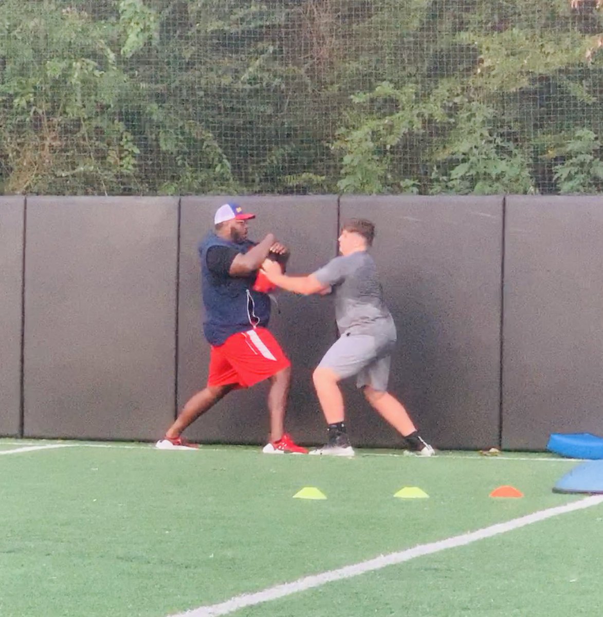 ChanceJackson04's tweet photo. Friday night lights with @CoachBTJordan and @footwork_king1 #precision&technique #LeadTheLine https://t.co/h77BJv5BvQ
