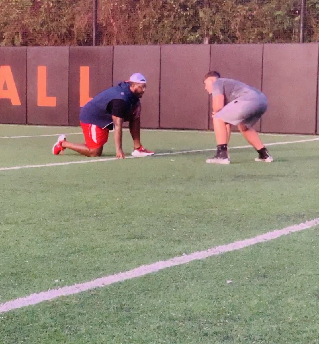 ChanceJackson04's tweet photo. Friday night lights with @CoachBTJordan and @footwork_king1 #precision&technique #LeadTheLine https://t.co/h77BJv5BvQ