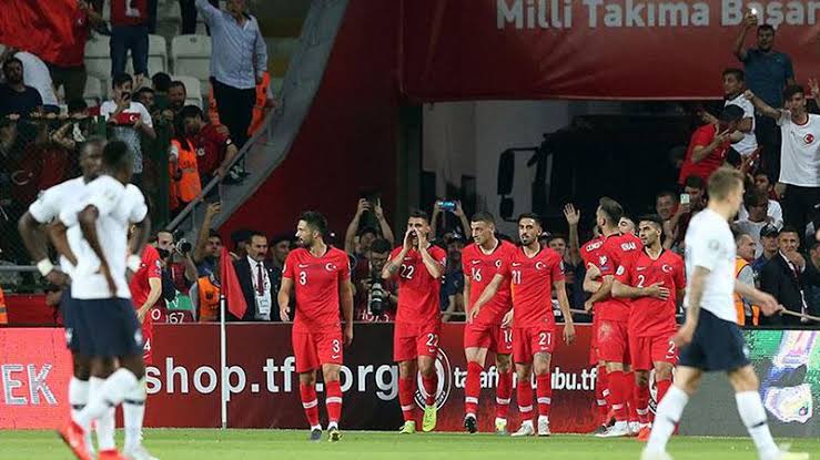 TimeTurkish's tweet photo. Milli Takım Andorra'yı 1-0 malup ederek puanını 12'ye çıkarıyor 🇹🇷 https://t.co/1ETYekjwL1