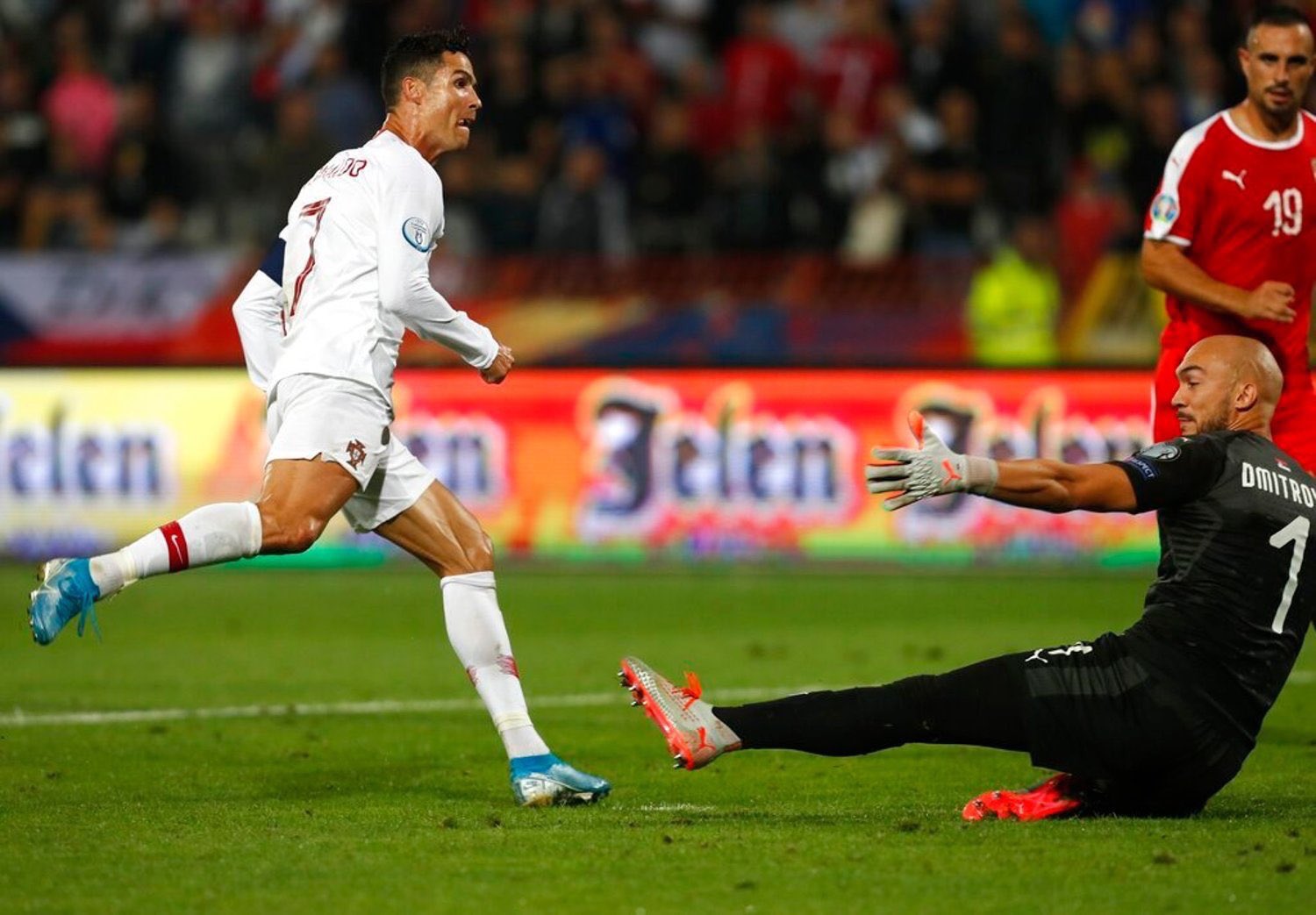 Cristiano Ronaldo marcó el tercero de Portugal.