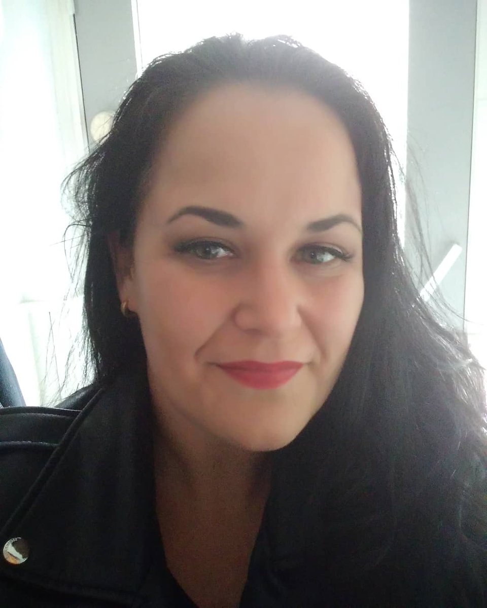 LadyToroz's tweet photo. With a hangover and no voice to a birthday party. Trying to look great...🤪🤒🧟🤢😵💀
#ddj1000 #dj #djlife #lady #party #veenendaal #dance #femaledj  #music #djane
#hardcoredj #hardcoredjane #hardcoremusic #hardcorefamily #pioneer #hangover #bass #saturday #birthdayparty https://t.co/afpa9OazJb