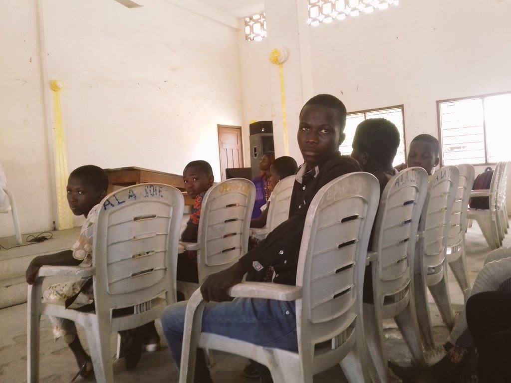 RichmondDAKPOG1's tweet photo. Micro au participants ....

1.Quelle astuce mettre en place pour tenir la lecture quand il s'agit de document numérique ?

2. Comment soigner son image sur internet ?

3. Pourquoi les jeunes n'aiment pas la littérature ?

4. Que font les auteurs béninois de promouvoir lrs #Arts? https://t.co/8bpwbZGzWX