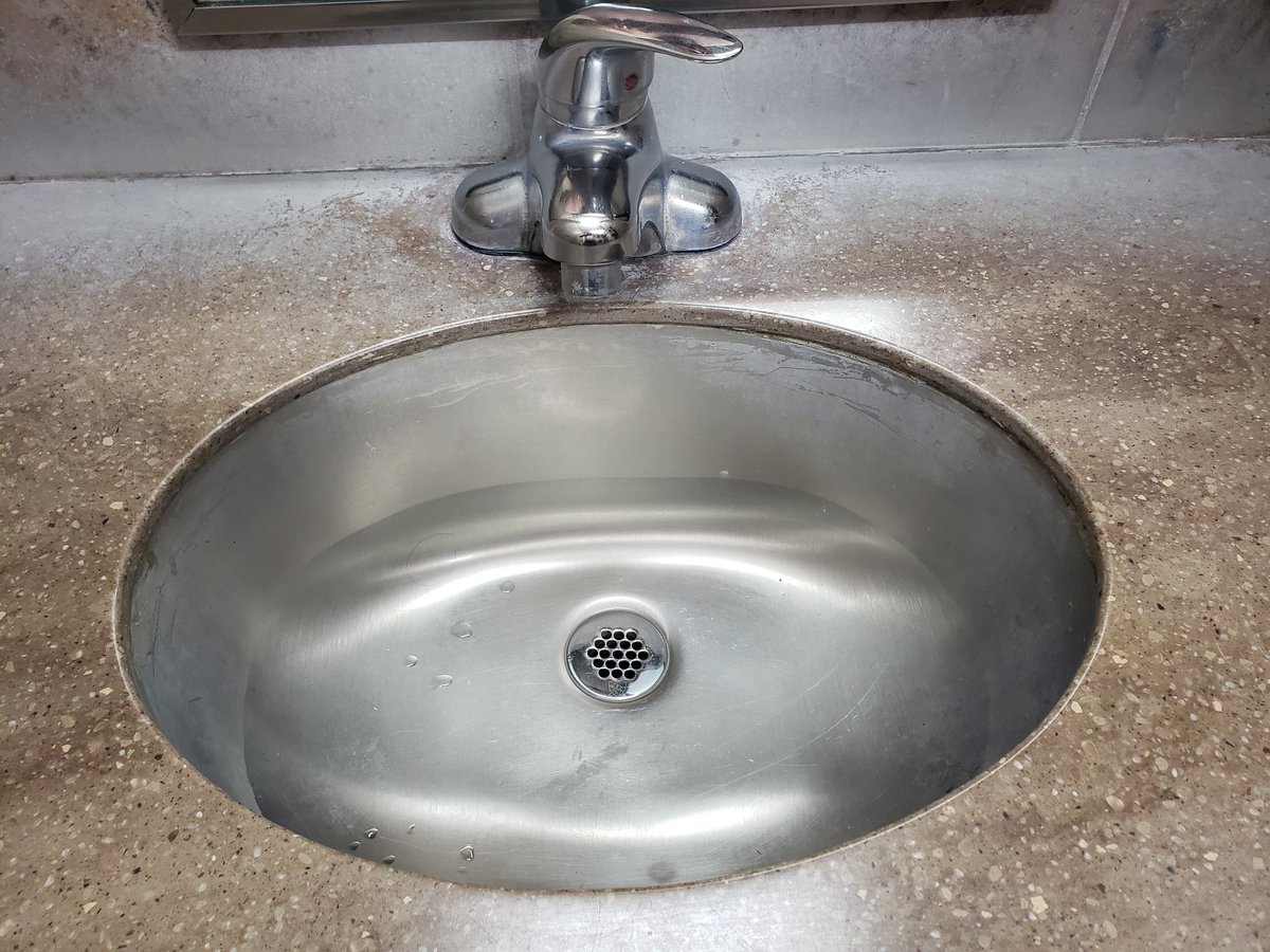 DysfunctionalJH's tweet image. So, Maintenance can&apos;t take 20 minutes and use some Graphitti remover and get rid of this spray primer ? The rest of the shower room looks great ! This is a Degree of laziness I won&apos;t tolerate !
#DELEGATEAUTHORITY
#POORMANAGEMENT
#NOTMYJOB