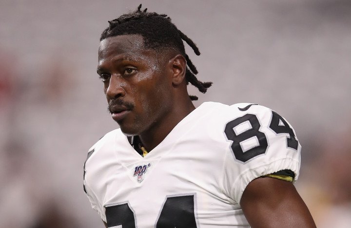 ComplexSports's tweet photo. Cowboys? Patriots? 

Here are teams that should sign Antonio Brown: https://t.co/VKxK4QCyJJ https://t.co/u22l1aR70I