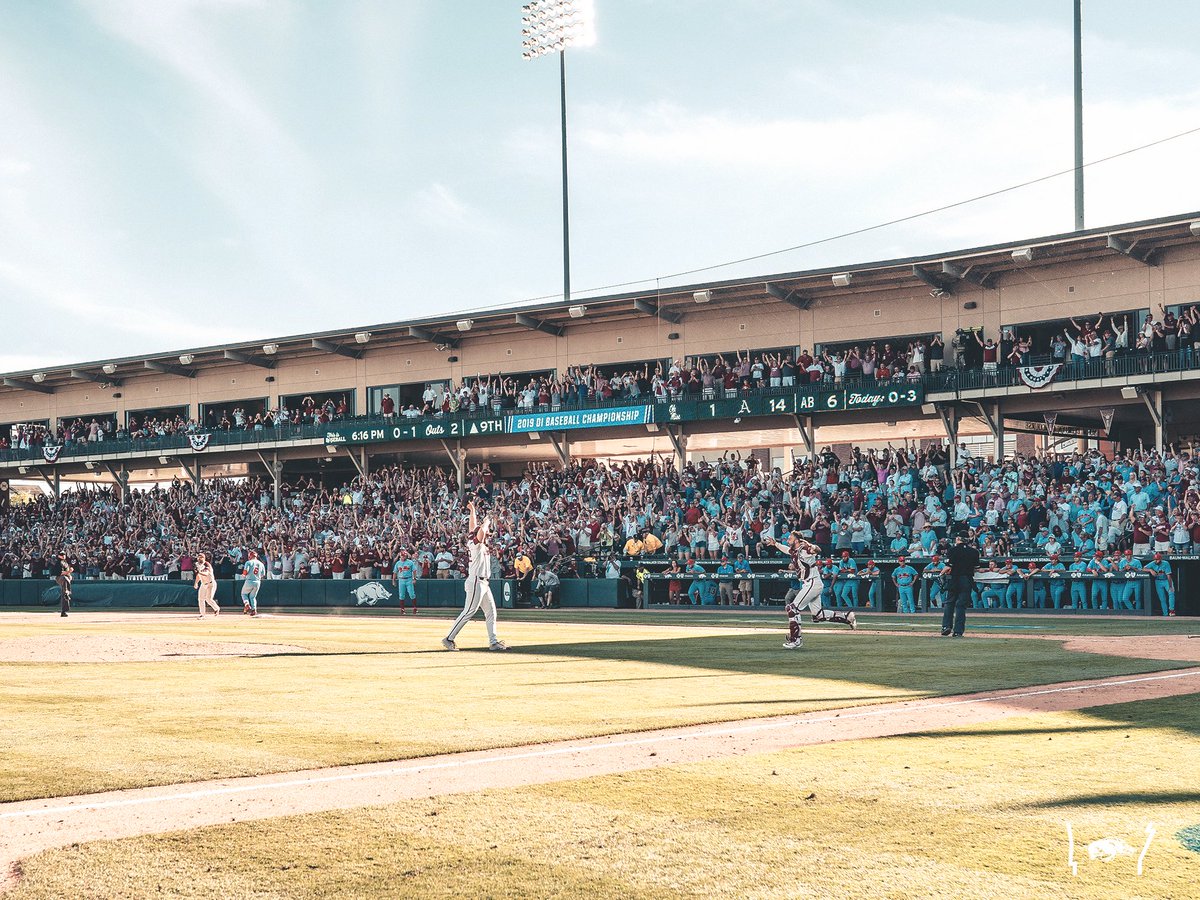 RazorbackBSB's tweet photo. LET'S GO, @RazorbackFB.
BEAT OLE MISS (𝘢𝘨𝘢𝘪𝘯). https://t.co/QzcJNU66ro