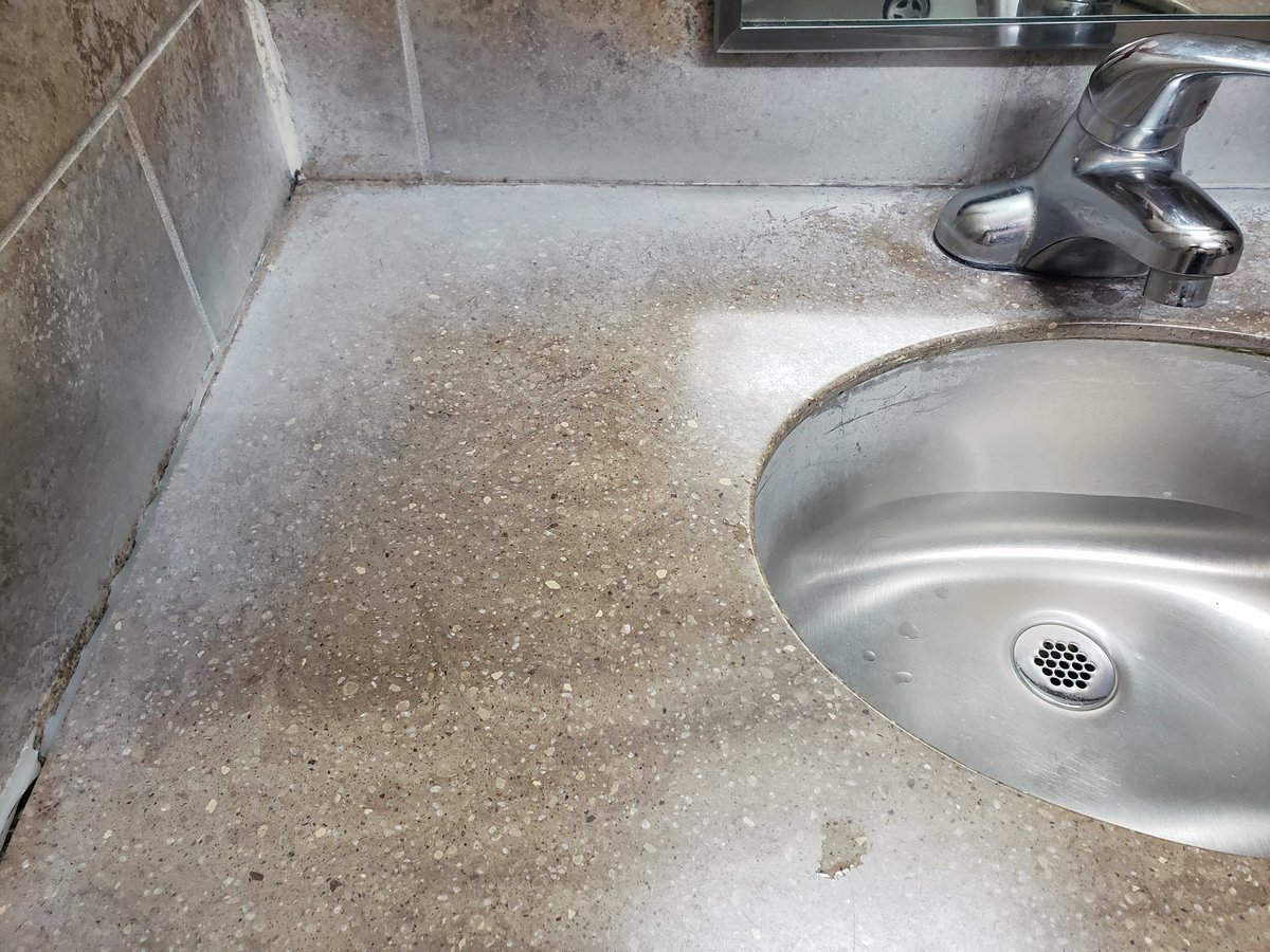 DysfunctionalJH's tweet image. So, Maintenance can&apos;t take 20 minutes and use some Graphitti remover and get rid of this spray primer ? The rest of the shower room looks great ! This is a Degree of laziness I won&apos;t tolerate !
#DELEGATEAUTHORITY
#POORMANAGEMENT
#NOTMYJOB